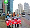 Kerstin Kaiser, Klaus Lederer und Petra Pau gegen den immer noch geplanten Börsengang der Bahn; Foto: Axel Hildebrandt