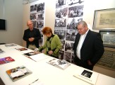 Gruppenfoto-Ausstellung in der MEWO-Kunsthalle; Foto: Elke Brosow