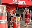 Gregor Gysi und Petra Pau auf einer Wahlkundgebung am EASTGATE; Foto: privat